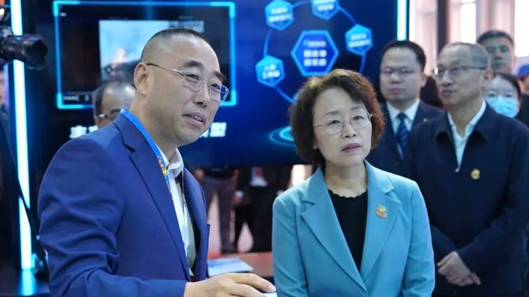 中宣部副部长、广电总局局长曹淑敏一行莅临yl23455永利集团CCBN