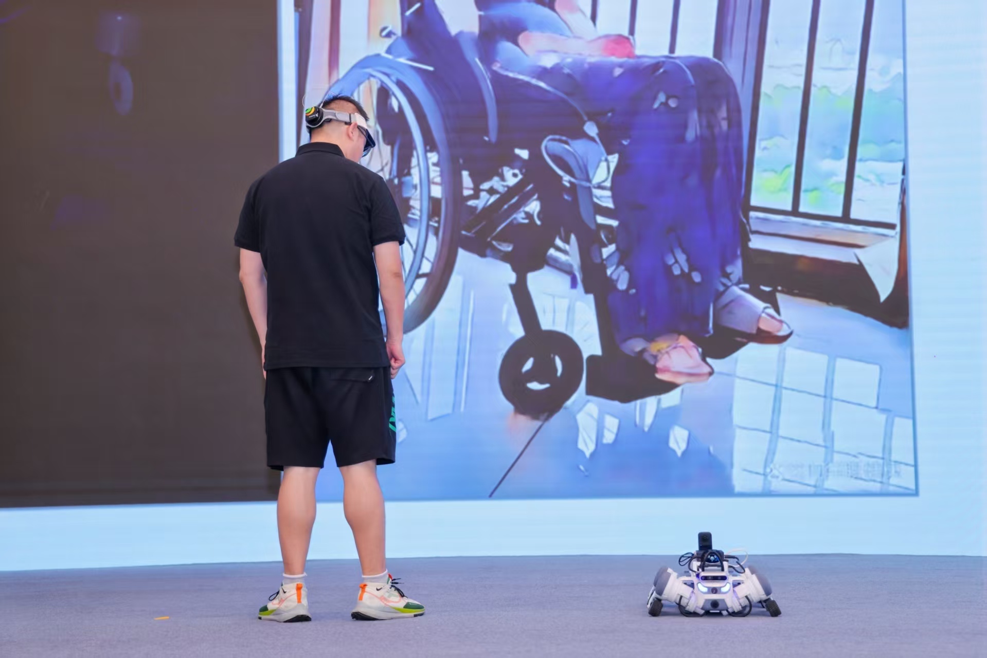 【杭州日报】从探索脑控机器人到“隔空”指挥机器狗,杭企发布多模态空间大模型创新应用